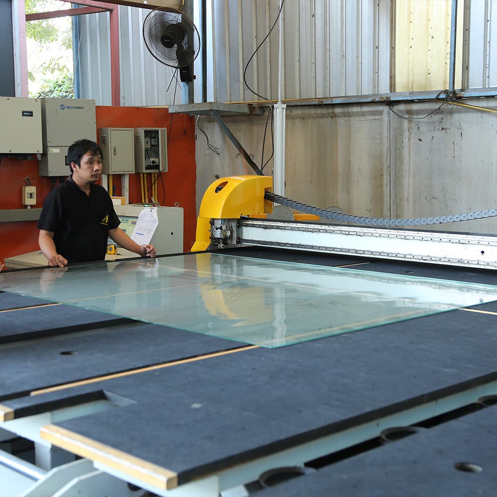 CNC glass cutting machine