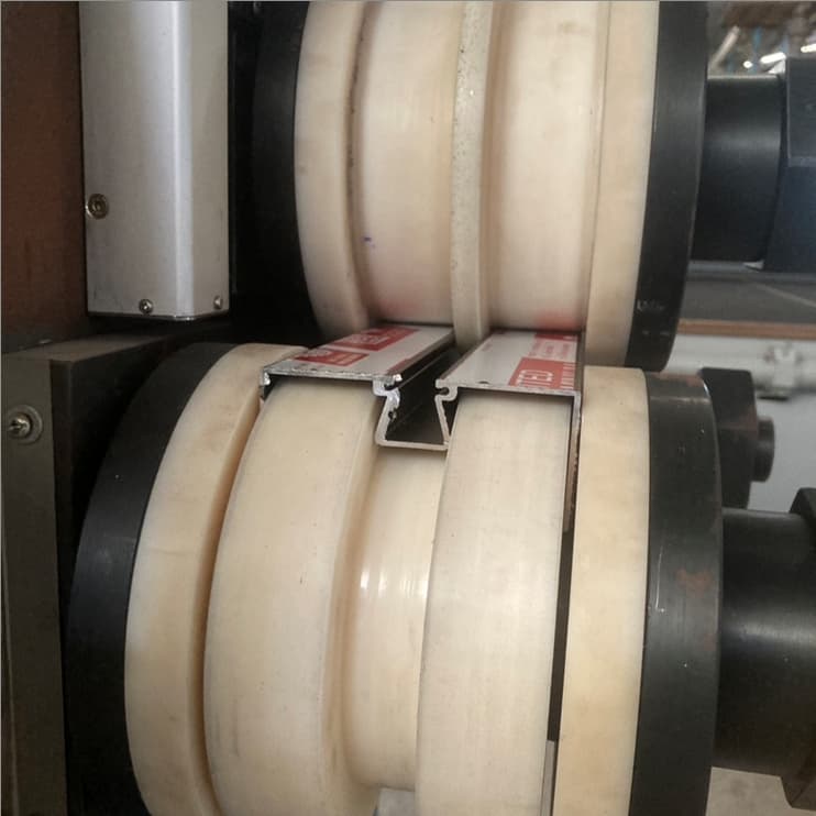 เครื่องดัดโค้งอลูมิเนียม