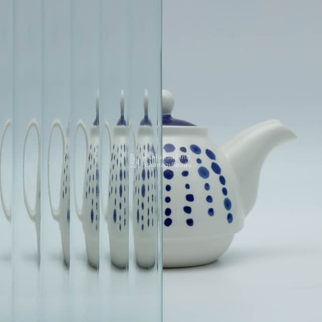 a tea kettle with and without clear moru patterned glass